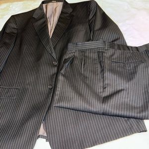 Men’s 48L 42x36 Gray Pinstripe Suit / Hart Schaffner Marx